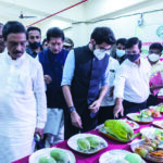 पर्यटन मंत्र्यांची कृषी प्रदर्शनास भेट