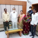 विकासकामांसाठी उपमुख्यमंत्र्यांकडे निधीची मागणी