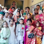 विविध वेशभूषांनी क्रांतीदिन साजरा