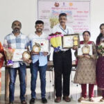 उत्कृष्ट काम करणा-­या महसूल कर्मचा­-यांचा गौरव