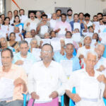 आयुष्यमान वय वंदना योजनेचे मोफत फॉर्म वाटप