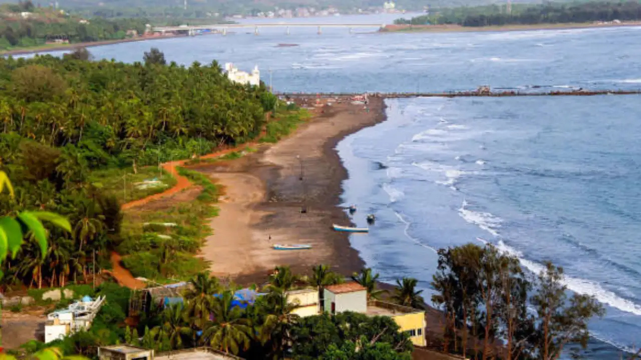 कोकणचे दुःख कोणी दूर करेल?