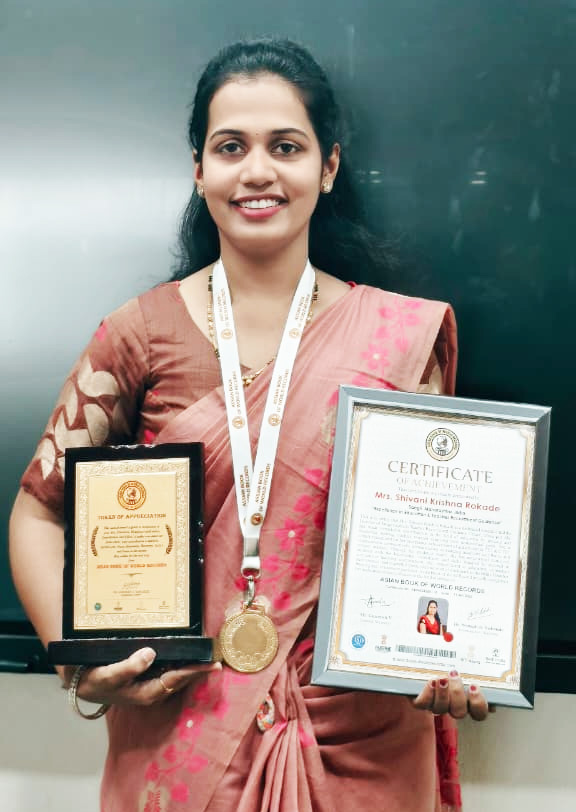 शिवानी बांदेकर-रोकडे यांची 'आशिया बुक' आणि  'वर्ल्ड एक्सलन्स बुक ऑफ रेकॉर्ड'मध्ये मानाची नोंद