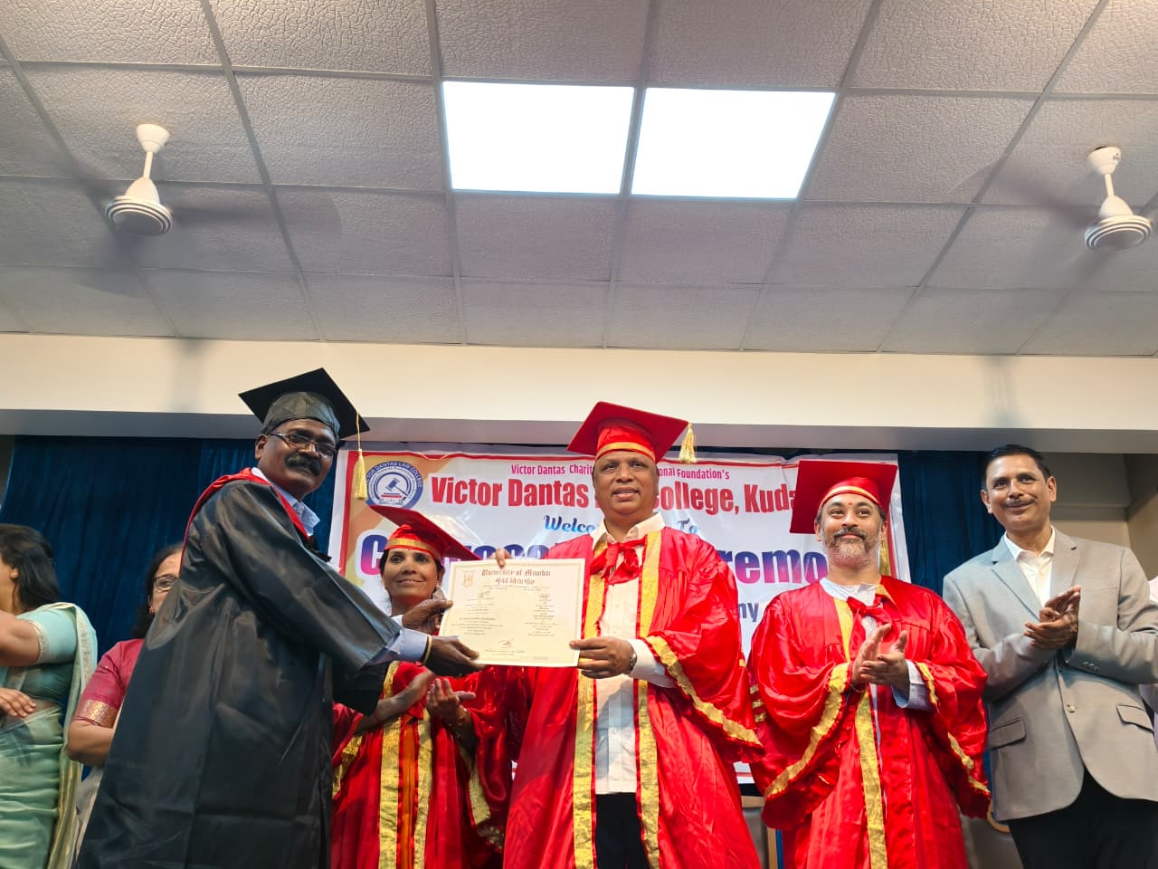 पदवीदान व पारितोषिक वितरण उत्साहात