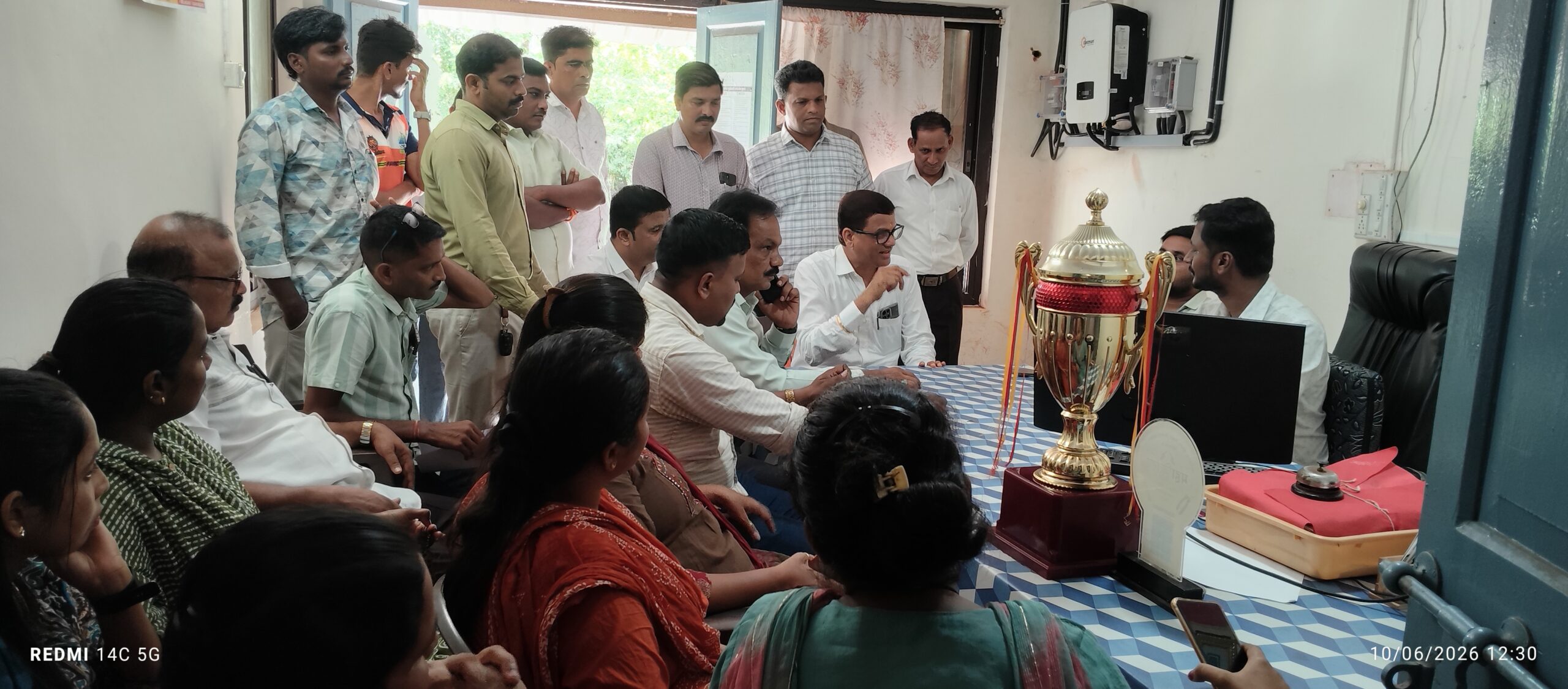वीज समस्यांबाबत शिवसैनिक आक्रमक