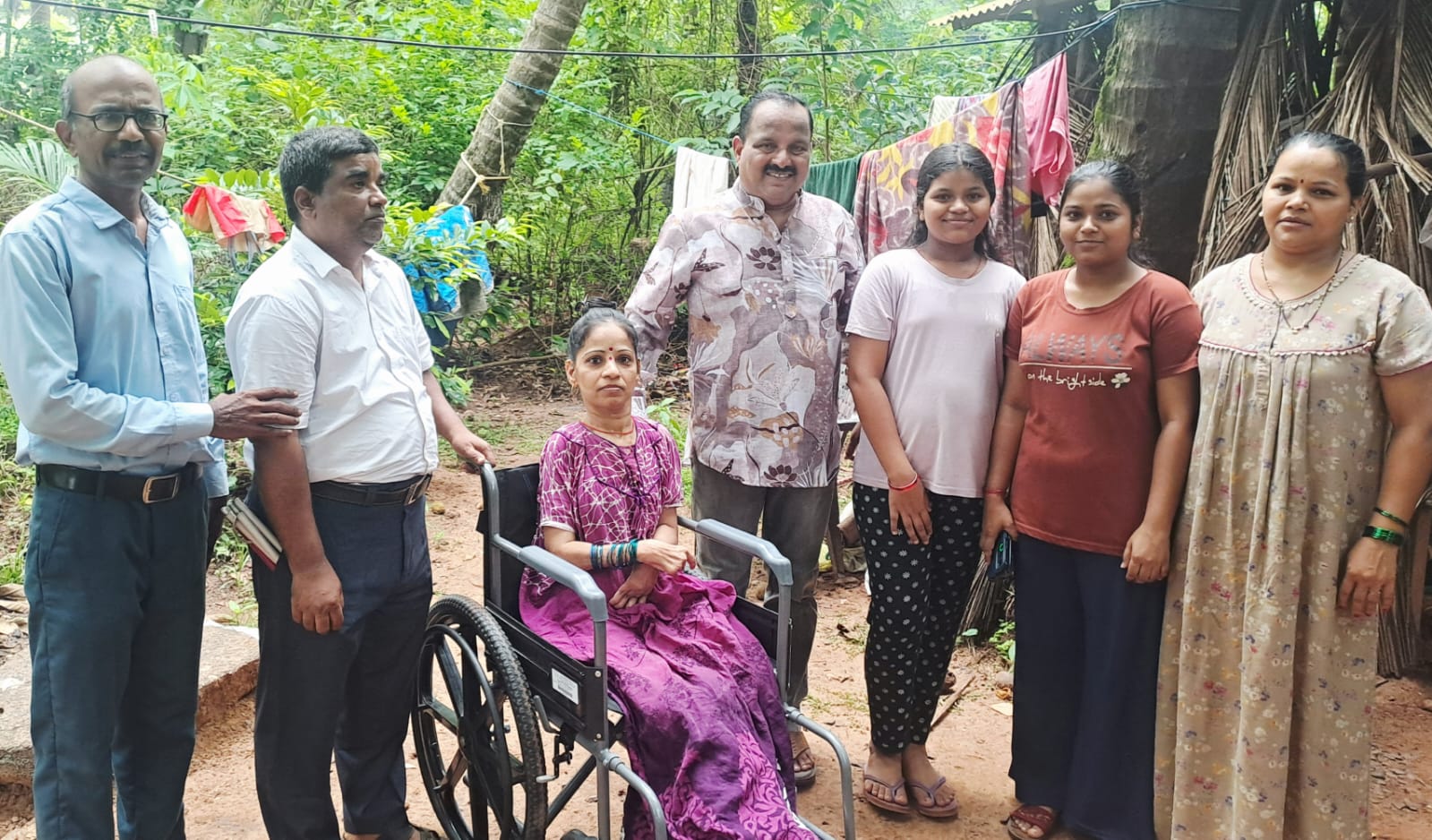 दिव्यांग भगिनीला व्हीलचेअर प्रदान