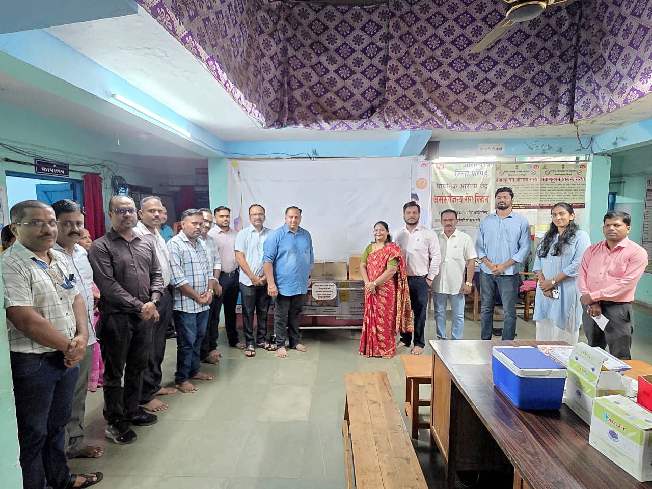 रोटरी क्लब वेंगुर्ला व झांट्ये काजूतर्फे आरोग्य साहित्य वाटप